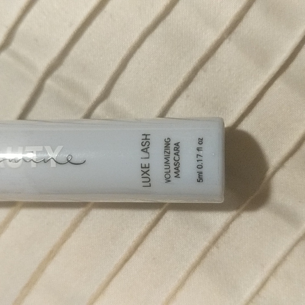 NWT Mascara - Picture 2 of 2